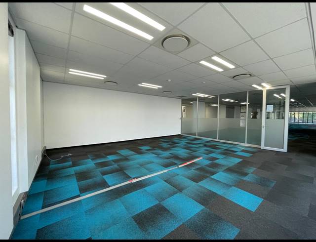 1,006M² OFFICE TO LET IN BRYANSTON